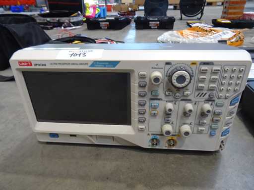 Uni-T - UPO2202 - Osciloscopio