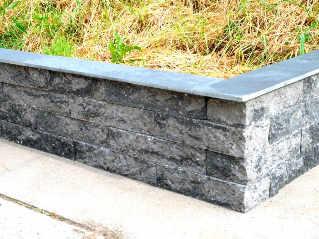 Wall blocks grey/black Including cover tiles) 10x6x30cm 300 pieces
