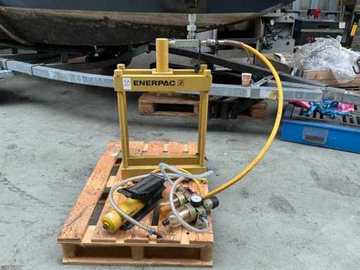 Aparatul de presă Enerpac