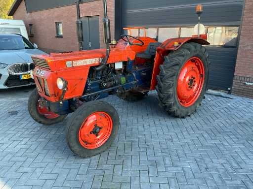 Derselbe Centauro "V4" Oldtimer-Traktor