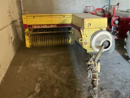 New Holland 935 Baler