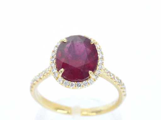 Złoty pierścionek świty z diamentami i rubinami