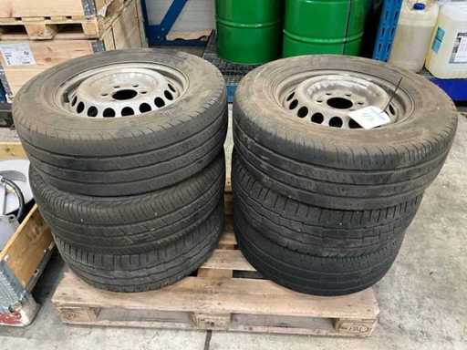 Car tire with rim (6x)