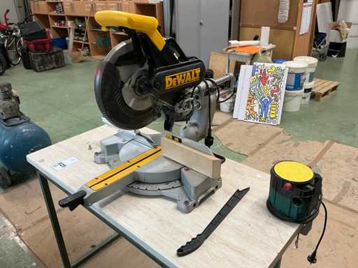 Piła ukosowa DEWALT DW708-QS