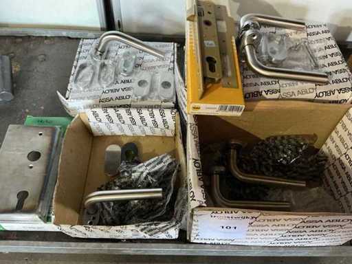 Batch of door fittings/locks