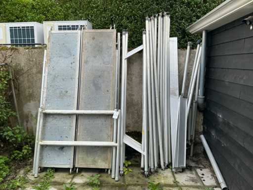 Aluminium mobile scaffold