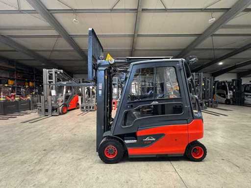 13/2021 Service + UVV 05/2027 Linde E25L 2.500kg Duplex 320cm Stivuitor electric 8.143 ore