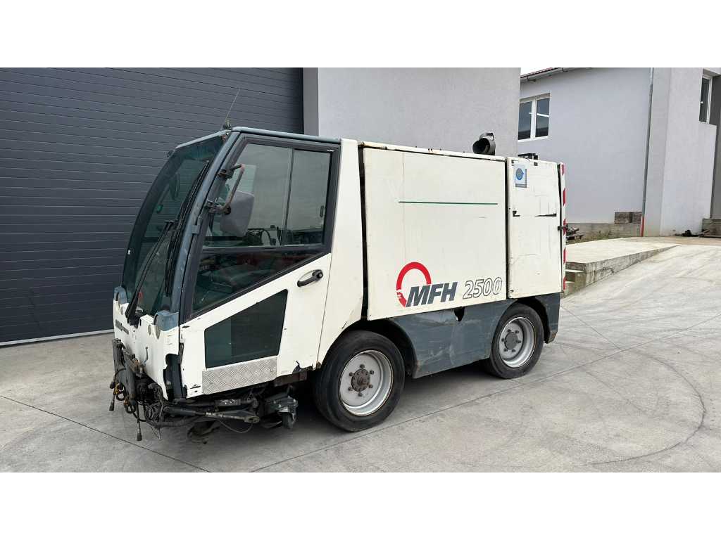 2003 AEBI MFH MFH2500 Truck street sweeper;