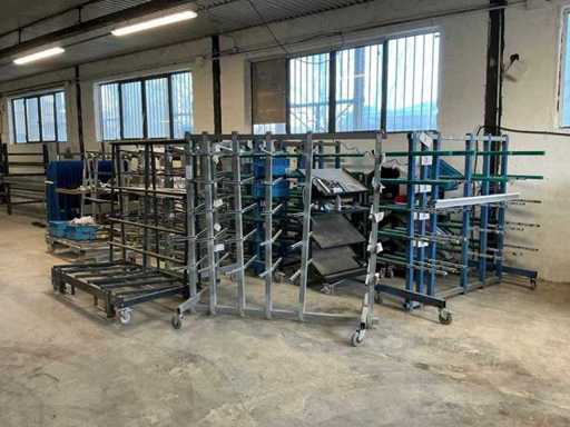 Cărucior cu diverse rafturi (fără conținut) (15x)