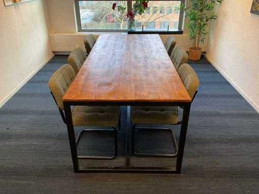 Eetkamertafel 220x95x57 cm en zes eetkamerstoelen