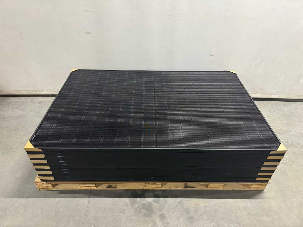 Set of 12 Full Black solar panels 420 Wp (total 5.040 Wp)