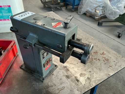 RAS 11.11 Mașină de flanging manual