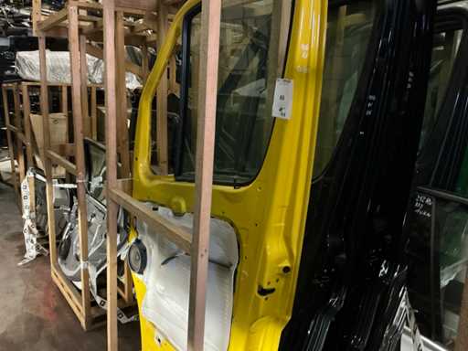 Batch of Mercedes-Benz parts