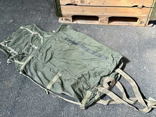 Lot de capace de para?ut? militar?