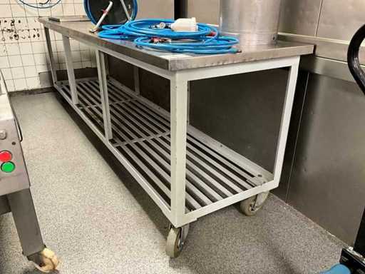 Masă de lucru din oțel (mobilă)