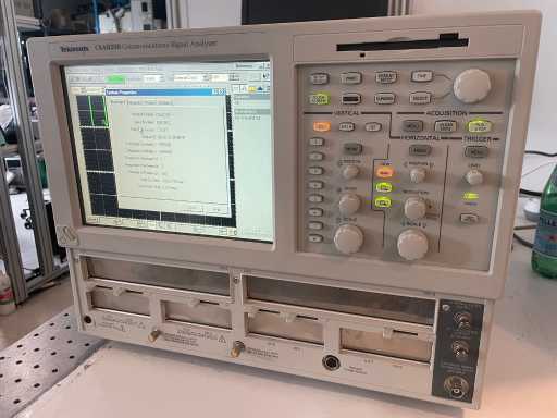 TEKTRONIX - CSA8200 - Oscilloscopio