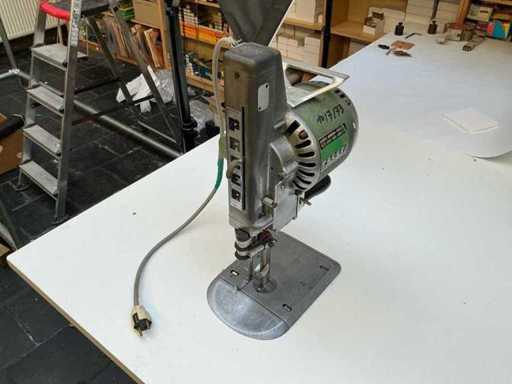 1973 WOLF Mattress Cutter