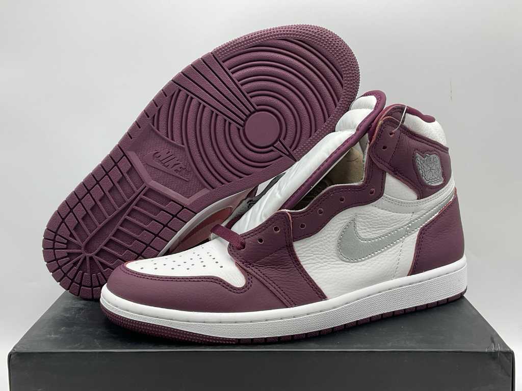 Nike Air Jordan 1 Retro High OG Burgundy Sneakers 42 1/2