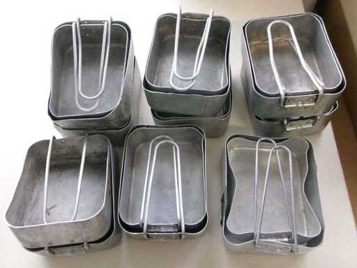 Brytyjska zastawa sto?owa, aluminium, u?ywana, cz??ciowo wadliwa, 2-cz??ciowa (R17) (40x)