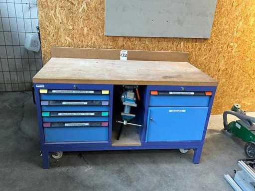 Banco da lavoro con morsa