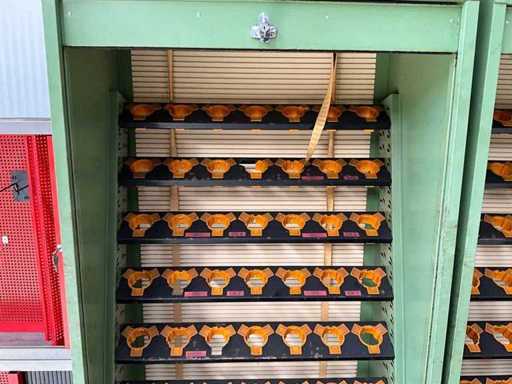 Storage cabinet for milling holders