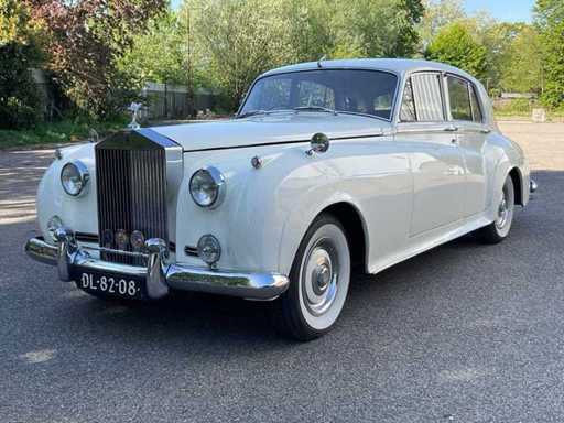 Various exclusive cars, trailers and garage equipment