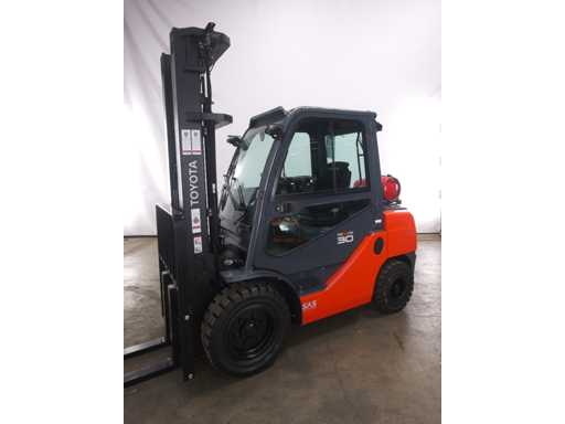 TOYOTA 02-8FGF30 Forklift