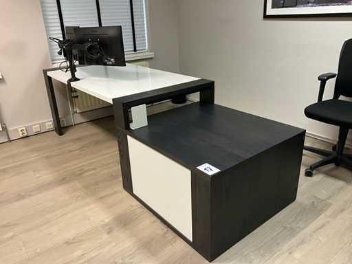 Scrivania con cassetto fisso