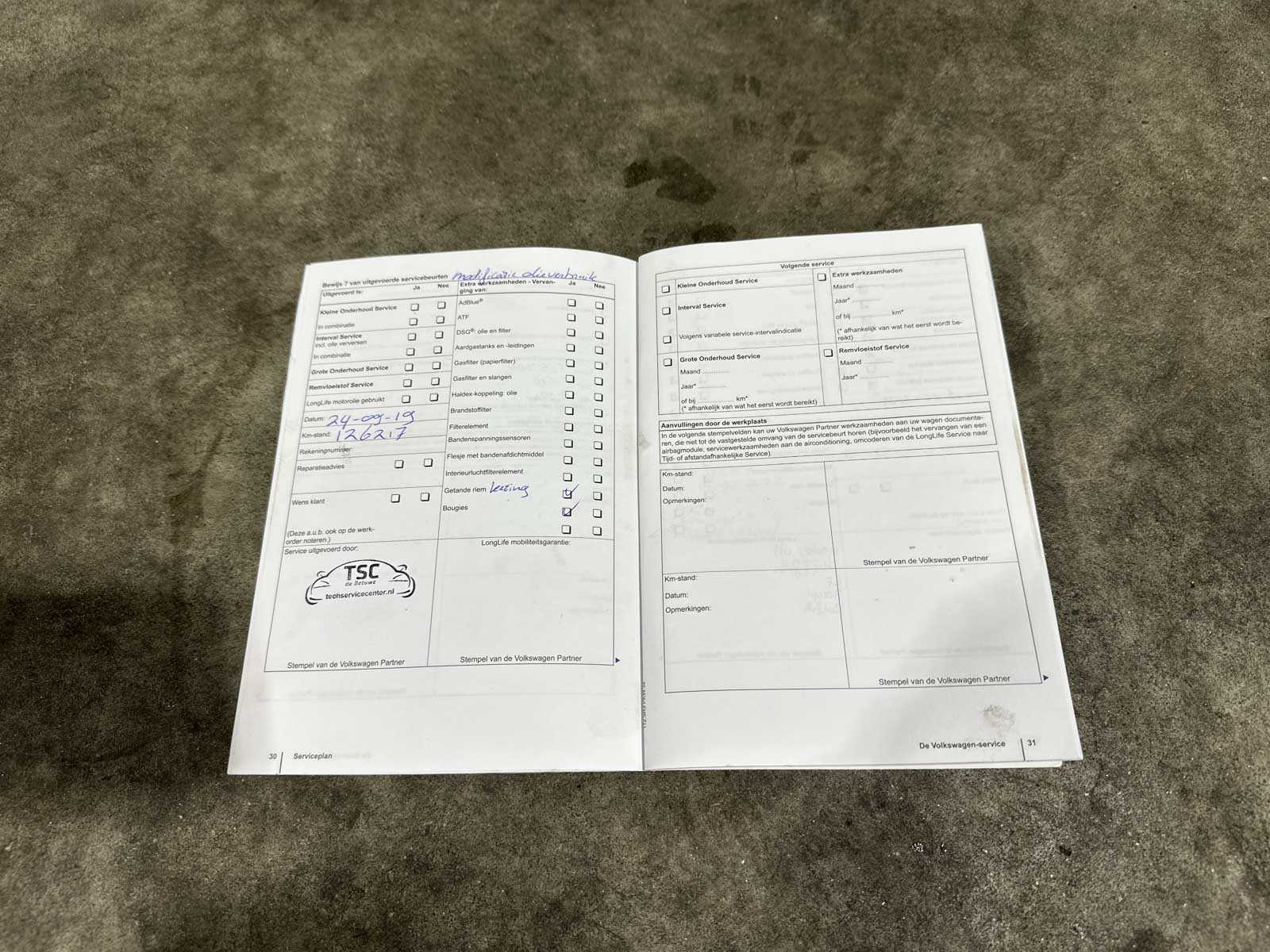 Volkswagen Passat Variant 1.8 TSI Highline 160pk 2011 (Origineel-NL), 71-RPV-9