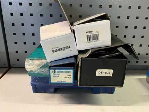 Various measuring instruments (6x)