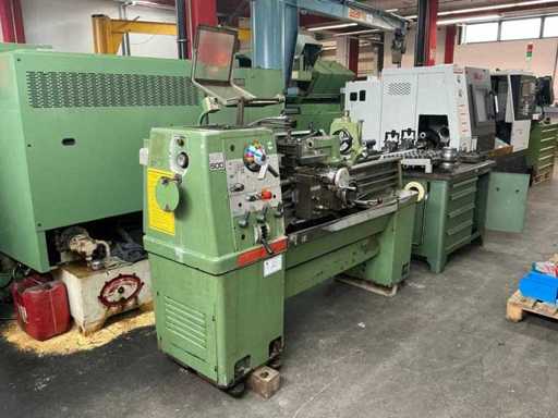 COLCHESTER Master 2500 Lead & Pull Spindle Lathe