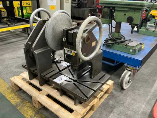 Handbediende ponsmachine