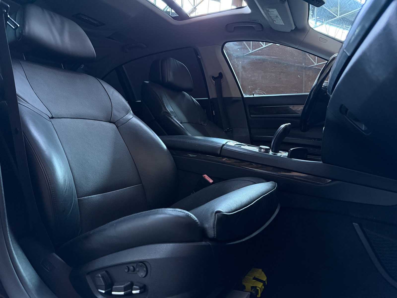 BMW 750Li xDrive 4.4 V8 7-serie 408pk 2012