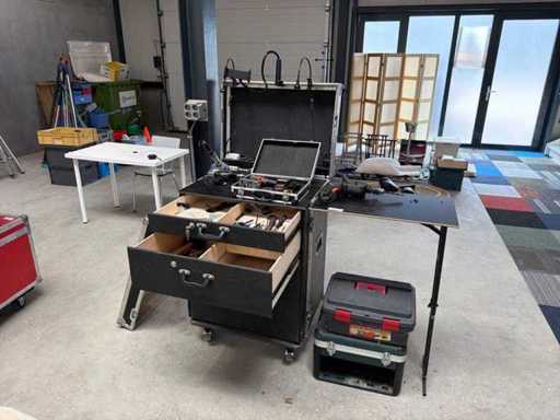 Flight case pour mélangeur de musique/lumières