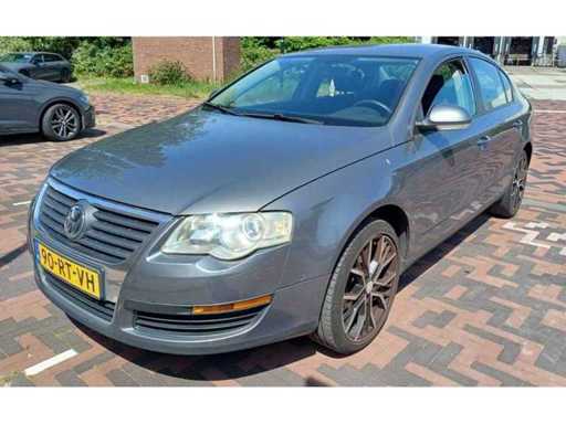 Volkswagen Passat – 1,6 FSI Trendline, 90-RT-VH