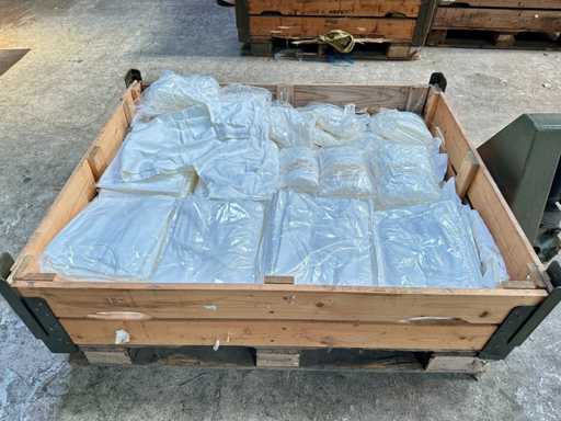 Fuste ?i c?m??i de petrecere armata