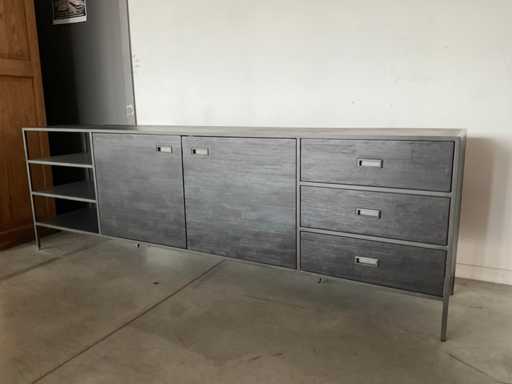 Laurren Dressoir