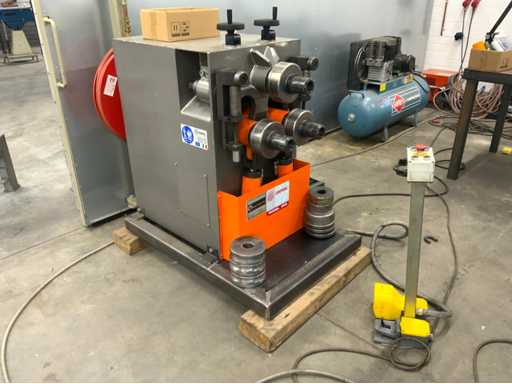 Comac 303 Curvatubi e tubi