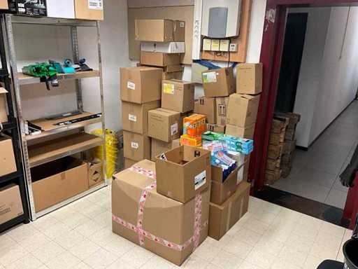 Batch of various cleaning products and materials Cleaning product