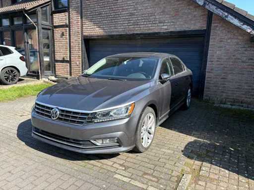2018 Volkswagen Passat B8 Limousine 1.8 TSI — 67 Tkm, Leder, Navi, Schiebedach, Sitzheizung