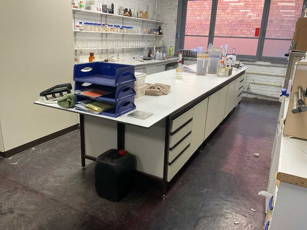 Laboratory work table