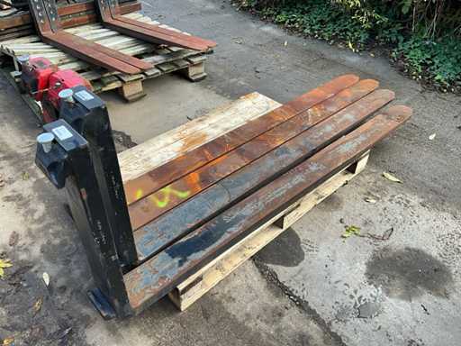 Stivuitoare cu furci (4x)