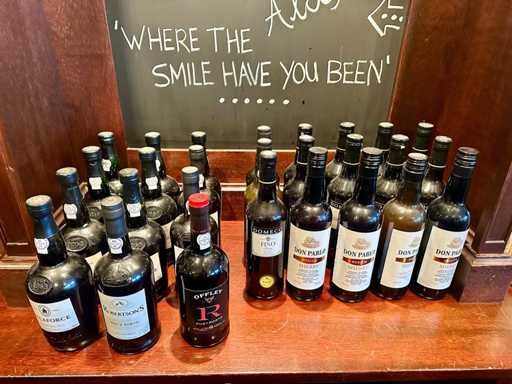 Partij Port en Sherry, 27 flessen