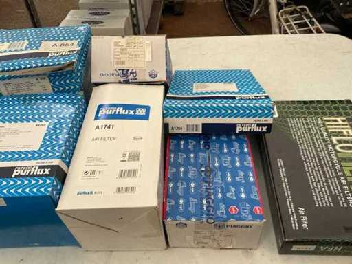 Lotti vari inclusi filtri dell'aria per auto