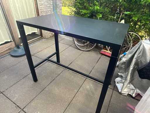 Table de la terrasse des émeus