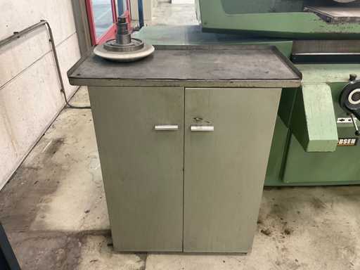 Werkstattschrank mit Flachscheibenzubehör