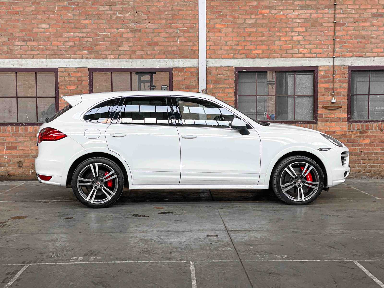 Porsche Cayenne Turbo 4.8 V8 500hp 2013 OEM Sport Design 500pk 2013