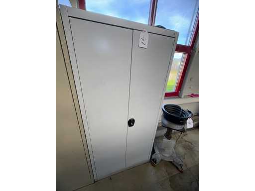   Werkstattschrank mit Inhalt