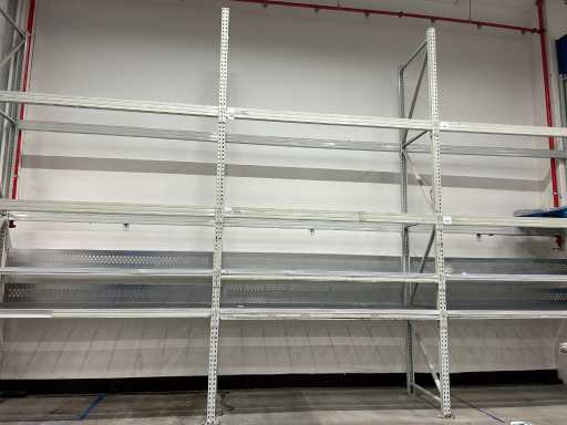 Large série de supports à palettes