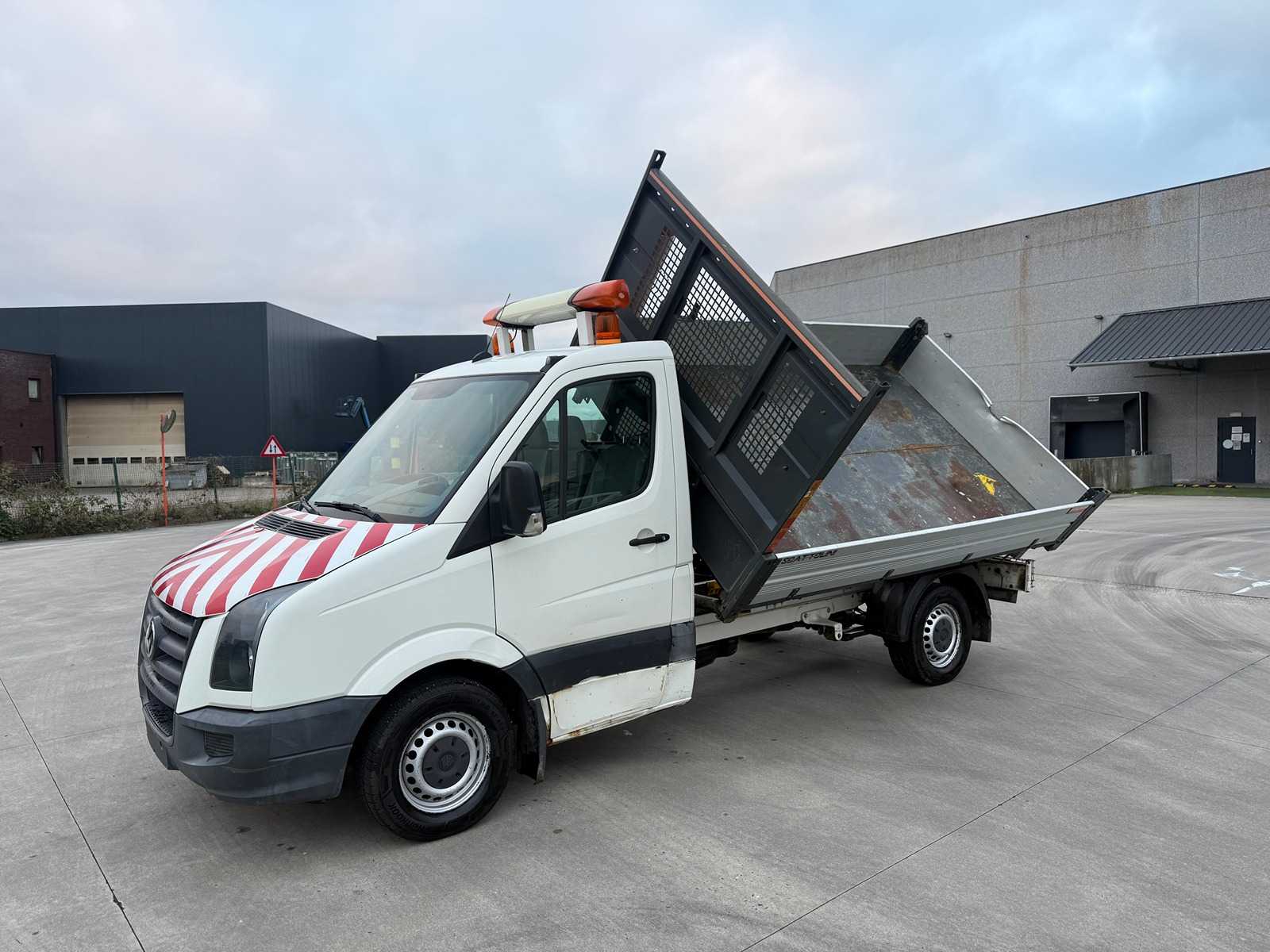 VOLKSWAGEN – 2008 – CRAFTER – wywrotka trójstronna – samochód osobowy